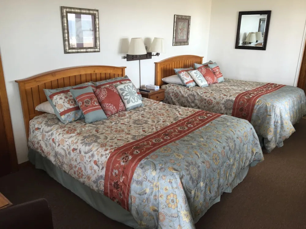 Sandpiper Beachfront Motel