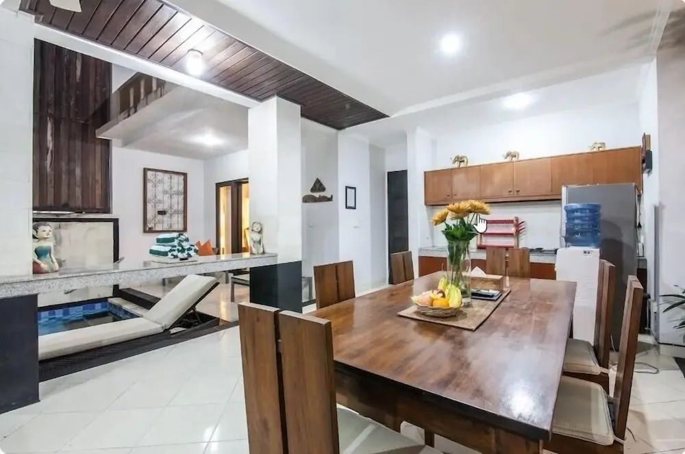 SMV . 10-BR · 10BR Pool Prime Area Walk to Beach and Shops