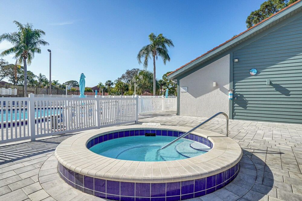 Resort-style Condo 6 Mi to Bradenton Beach!