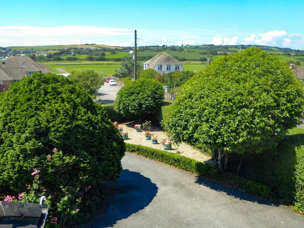 Eypeleaze B & B