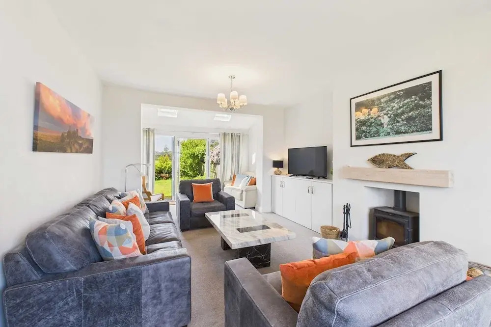 Host Stay Chirnells