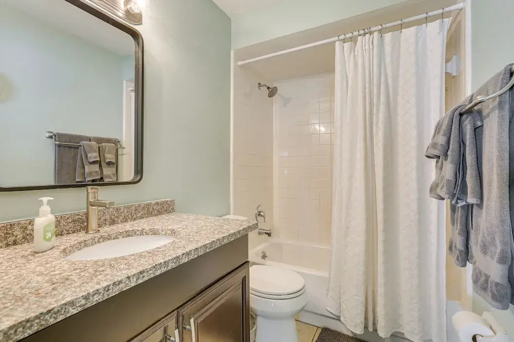 Private Pool & Spacious Yard: Cape Coral Getaway