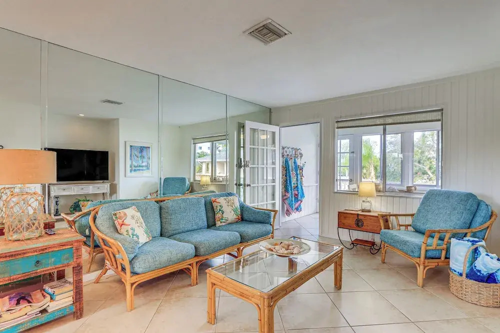 Siesta Keys Home w/ Deck Half Mile to Turtle Beach
