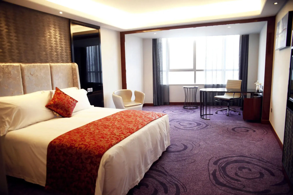 Sentosa Hotel Shenzhen Feicui Branch, Enjoy tropical swimming pools and high-class fitness club