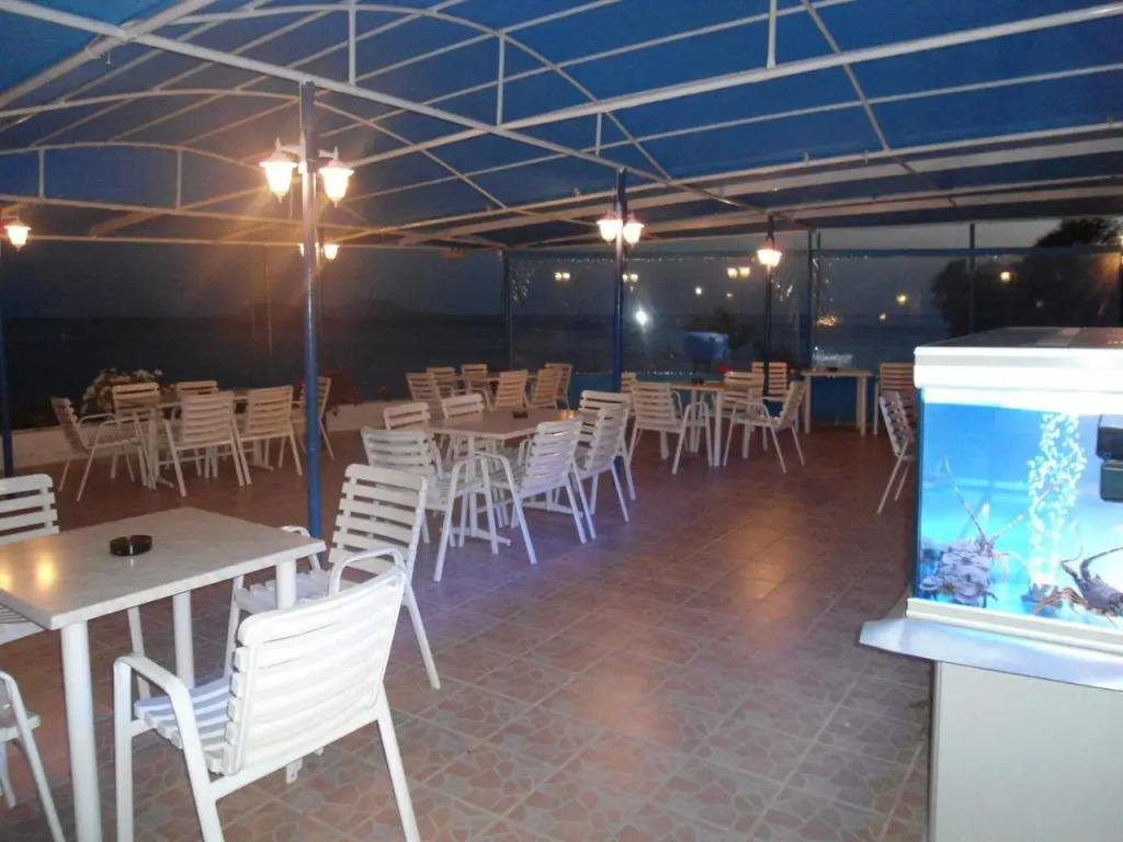 Nikos Place