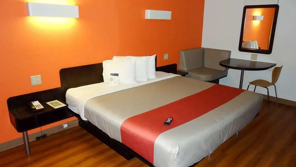 Motel 6 Cameron MO