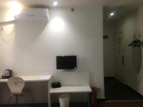 V8 Hotel Xi Cun Branch