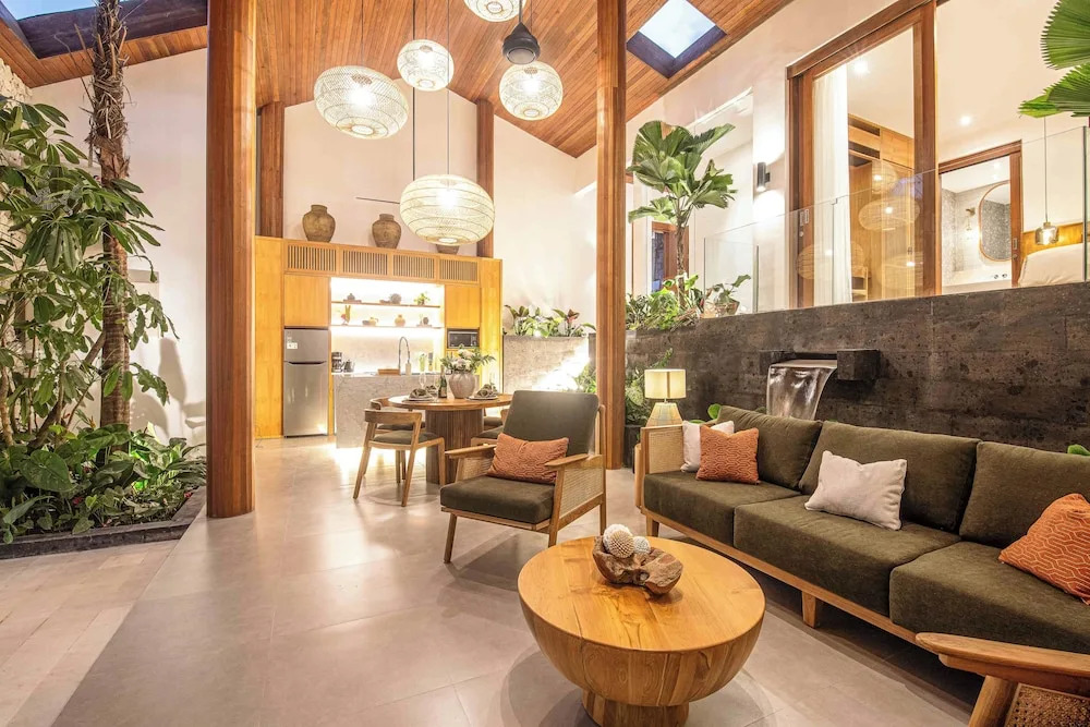 Luxury 2BR Retreat Jungle View, Near Ubud Center