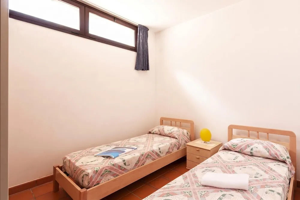 Villa Menhir with pool garden and tennis - Happy Rentals