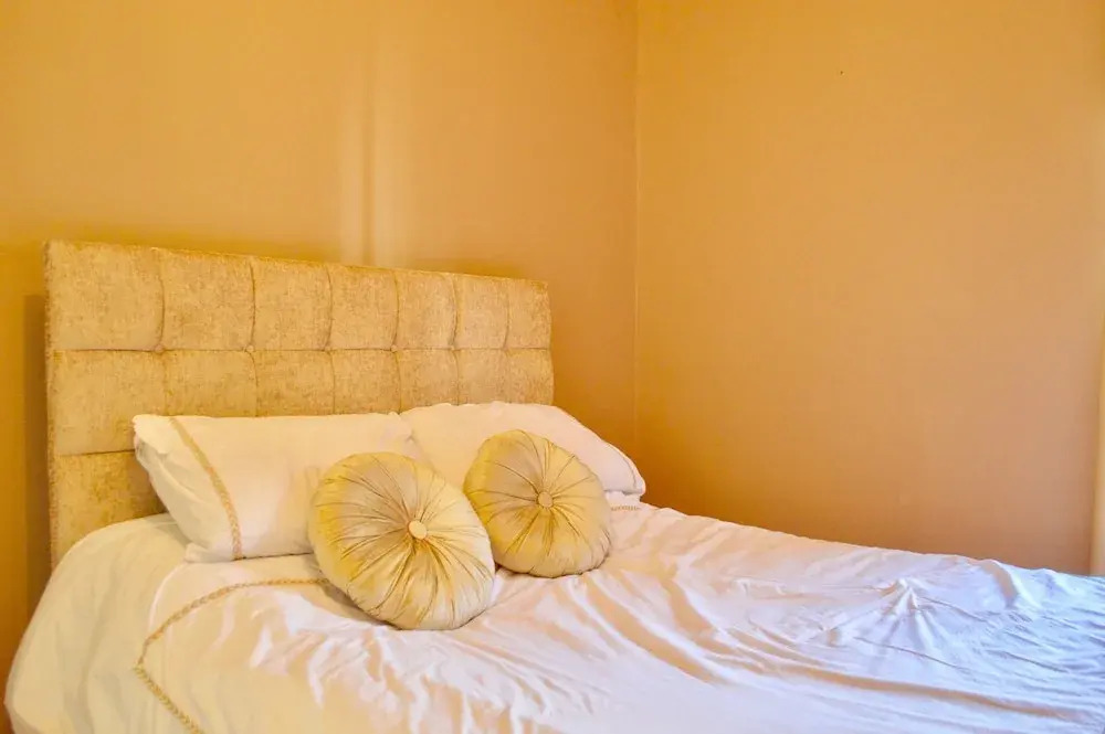Central 1 Bedroom Flat Sleeps 2