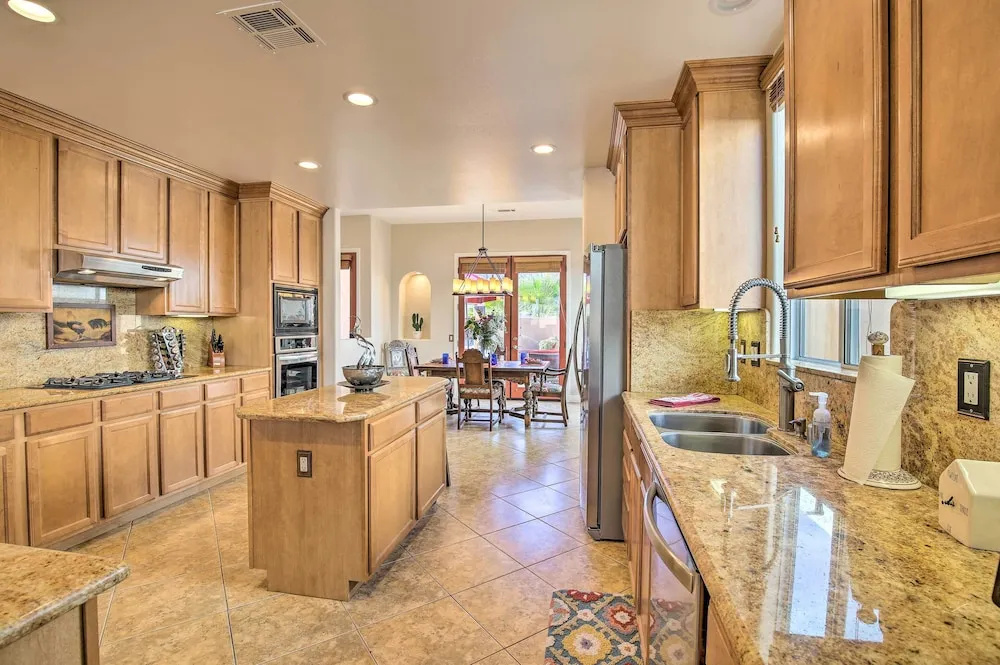 222396 3BR Escape w/ Fire Pit: 1 Mi to Old Town