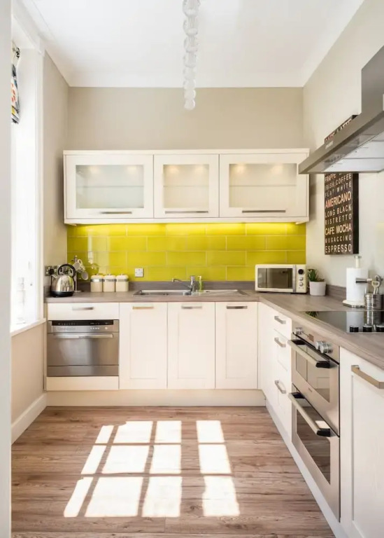 Stunning 1BR Apartment in Central York W/parking