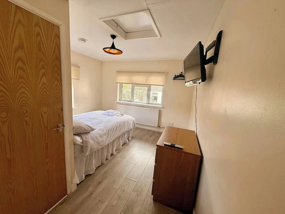 Spacious House Sleeps 10 -near Bikepark Wales -central -parking