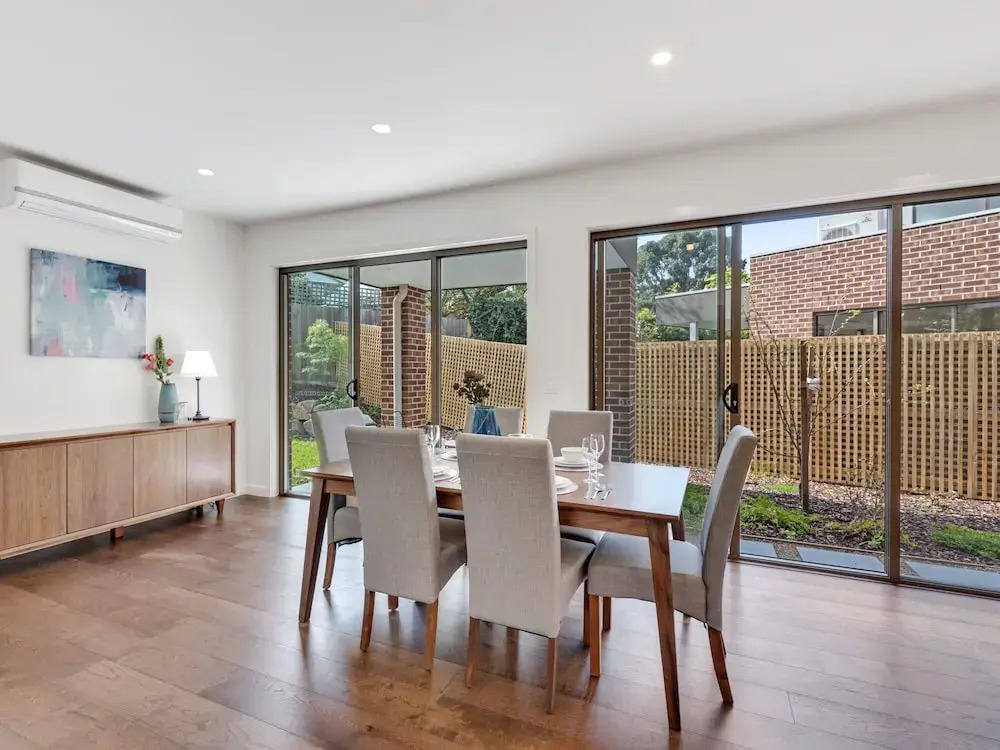 Melbourne 3 Bedrooms Family House by KozyGuru