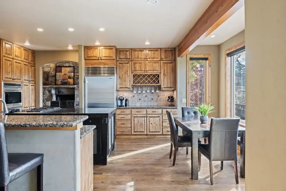 Scenic Mountain Escape With Entertainment Haven 5 Bedroom Home