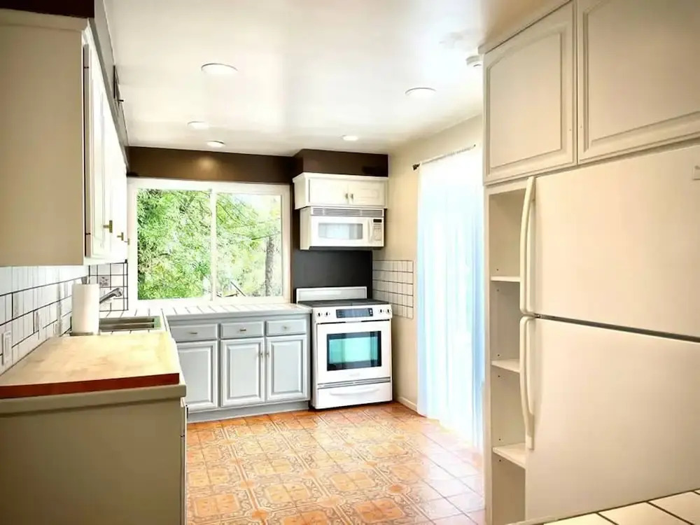 Pacific Dreams at Woodland Hills Distinguished 8 Br 6 5 BA Residence With Pool and Spa Sleeps 16