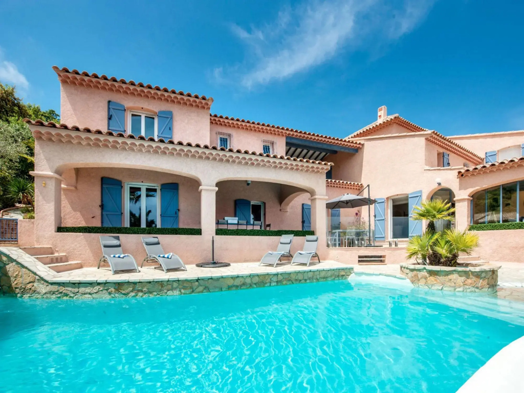 Luxurious Villa in Les Issambres with swimming pool and Sauna