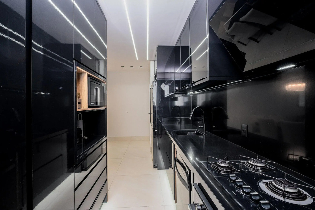 Moderno E Amplo Apto C/ Suite Em Jurere Rvo201