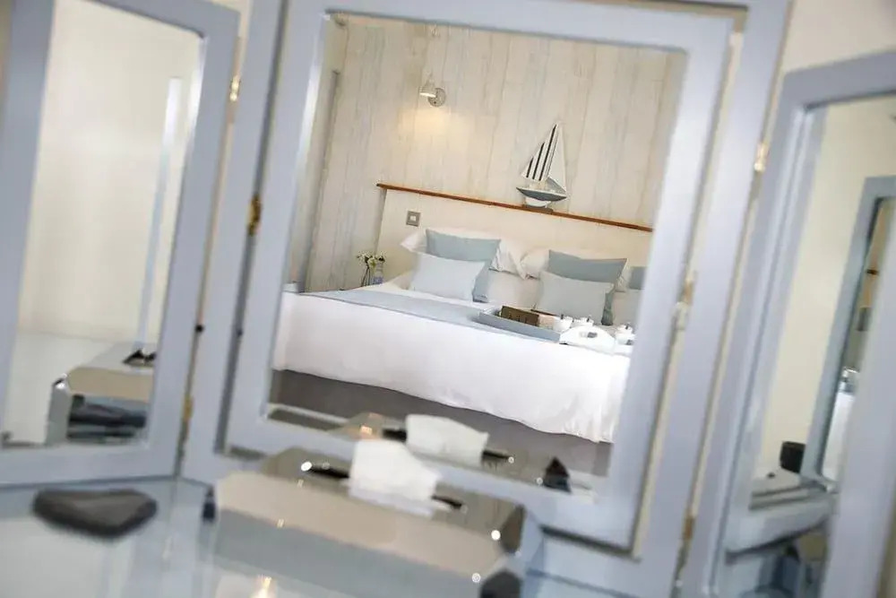 The Estuary Bar and Rooms