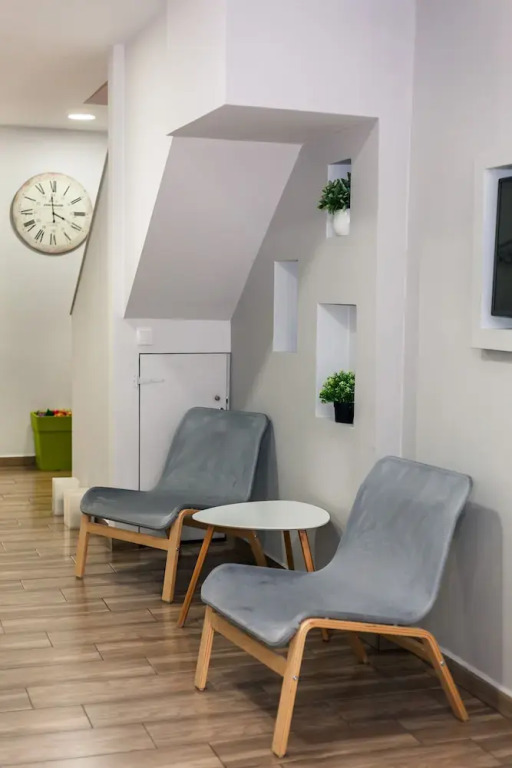 City-Sea Fusion, Elegant Gem Minutes from the Beach