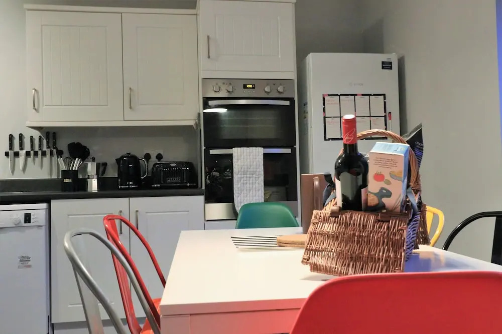 Spacious Townhouse - Netflix & Parking