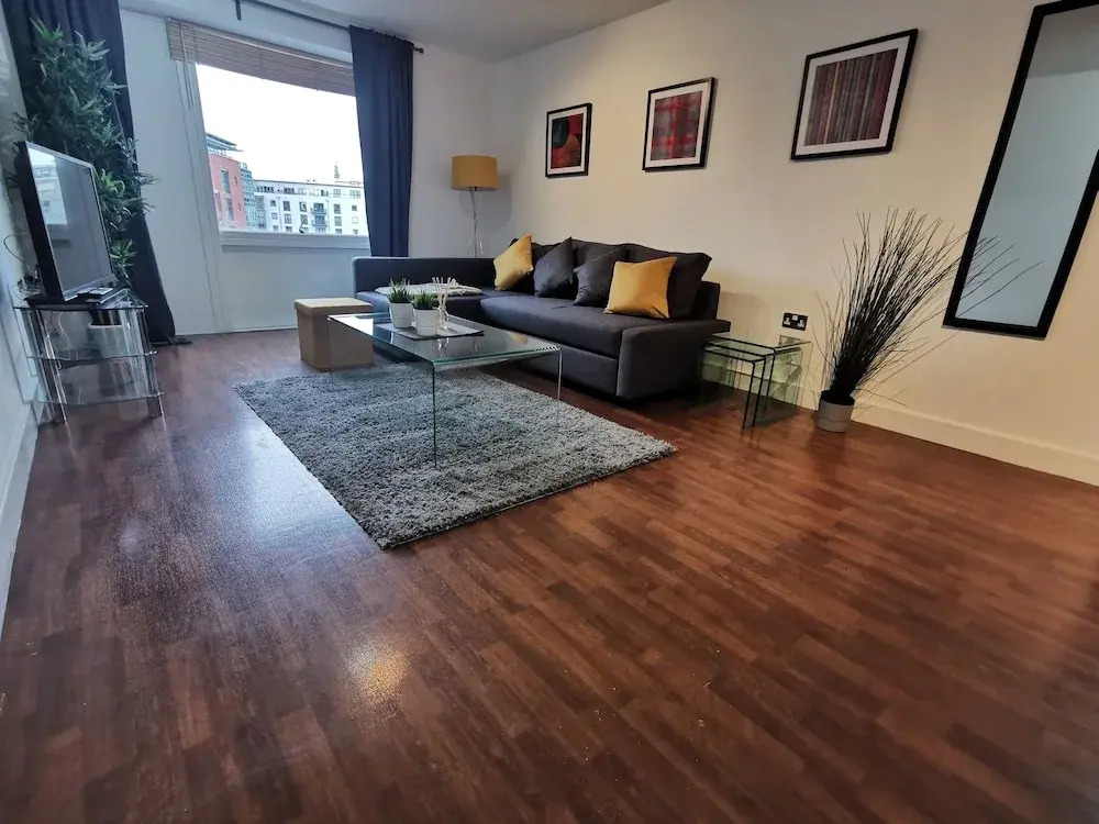 Voyager Apartments * Sleeps 6 * Parking