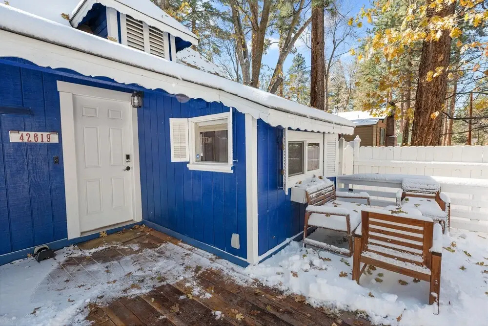 Mysonshine Cabin - Adorable Cozy one Bedroom Plus Bonus Room Cabin in a Great Location! 1 Cabin