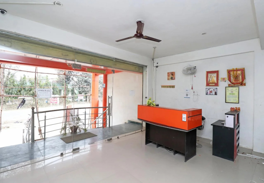Anmol Plaza by OYO Rooms