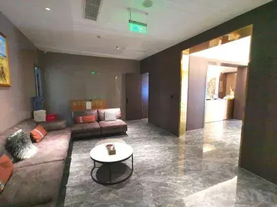 Yingang Smart Design Hotel (Chengdu Shuangliu International Airport Southwest Minda Branch)