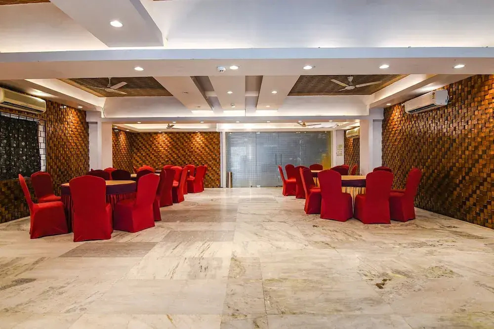Fabhotel Shivani International