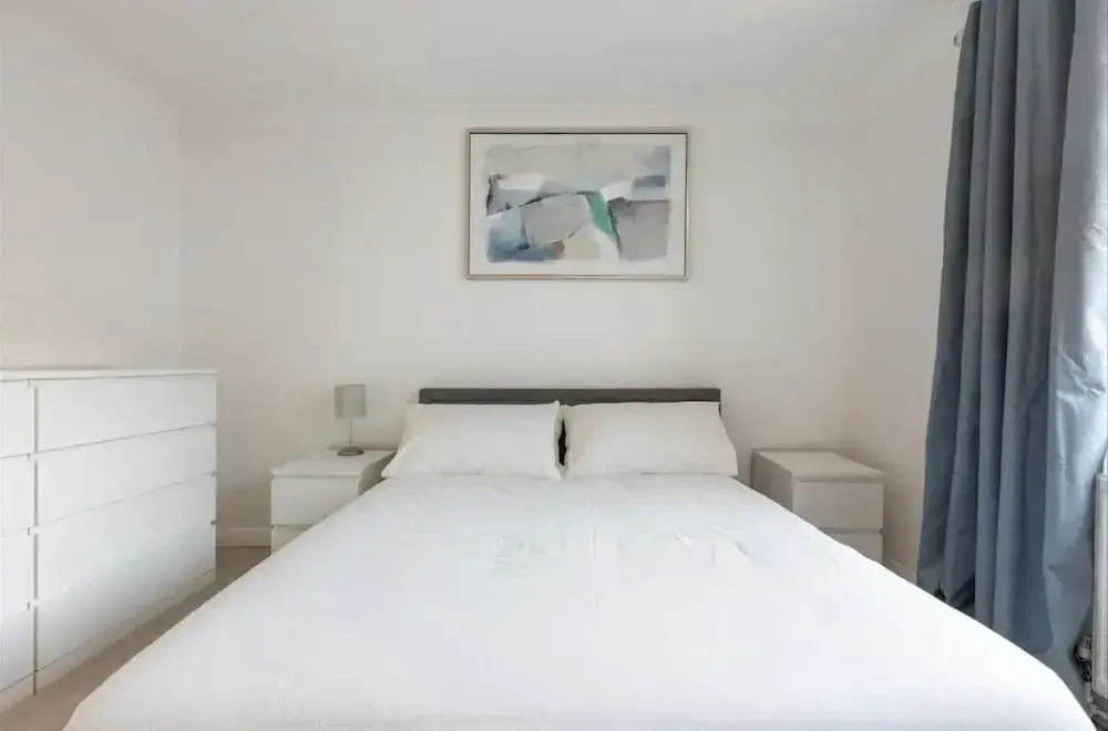 Spacious 1 bed Apartment With Parking & Balcony!