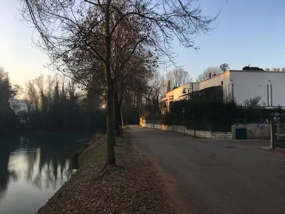 Lungo Il Fiume