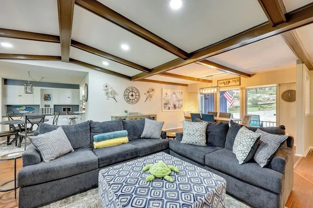 Lakefront Hot Springs Vacation Rental w/ Dock!