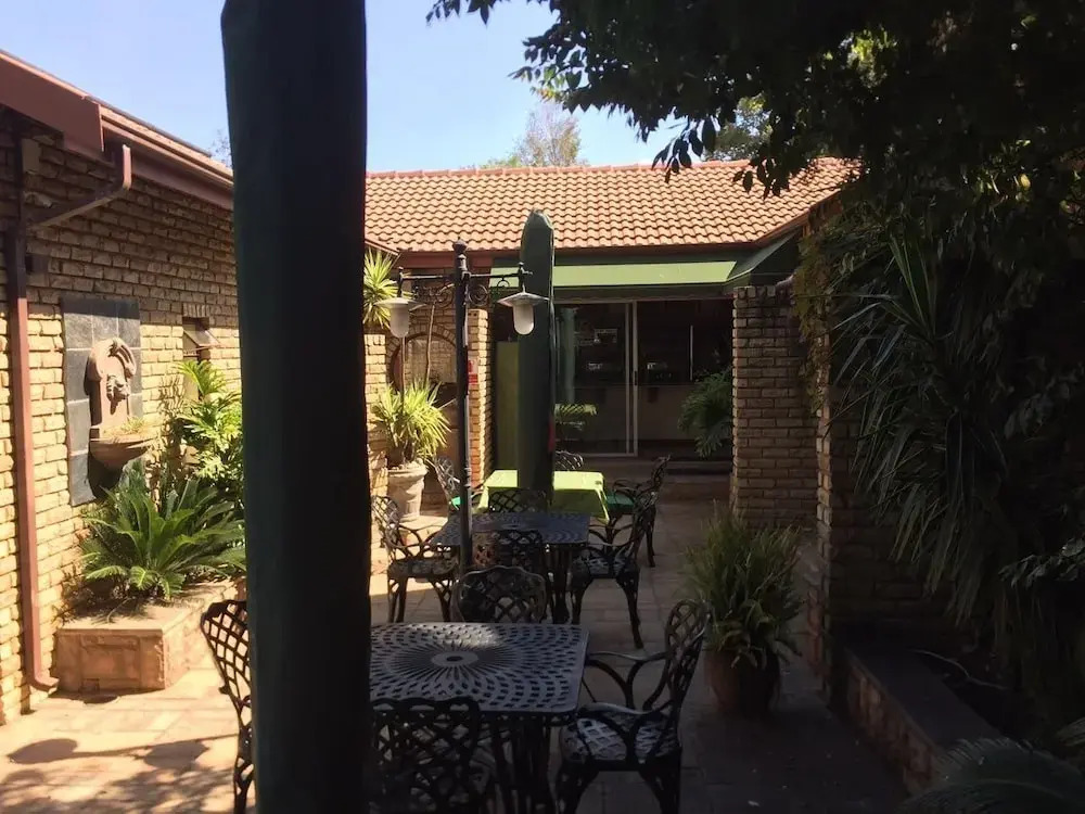 Le Cozmo Guesthouse