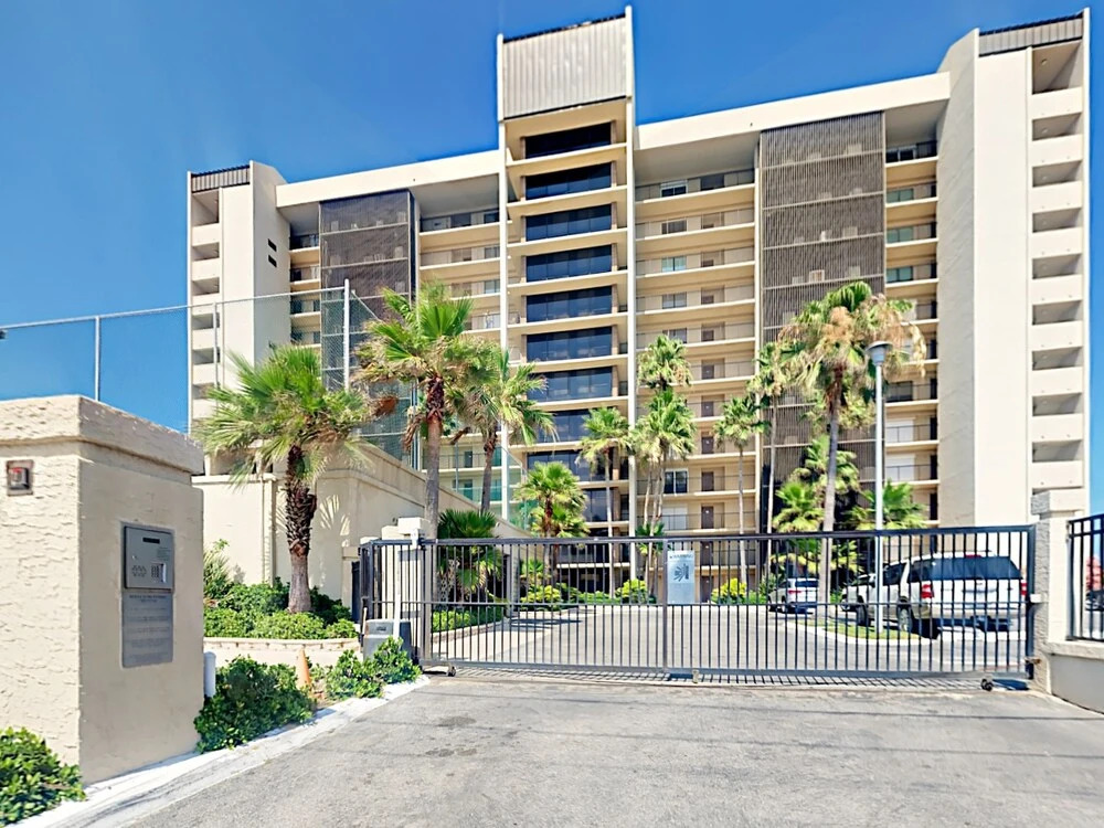 2800 Gulf Blvd Condo Unit 407 3 Bedrooms 2 Bathrooms Condo