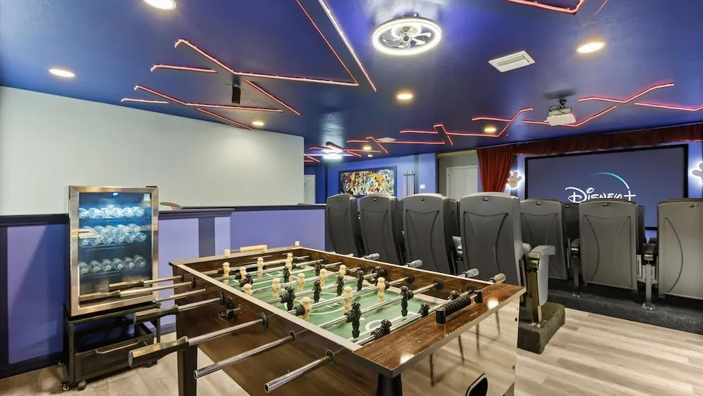 Upstay: Renovated 9BR Home w Theater & Games Room