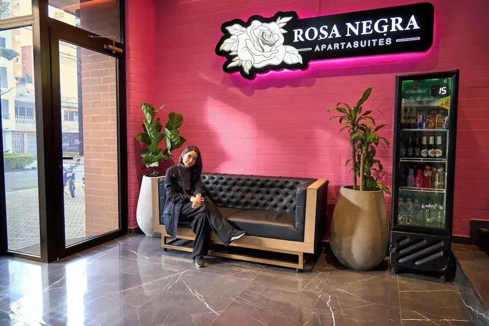 Comfortable Stadio Suite Rosa Negra