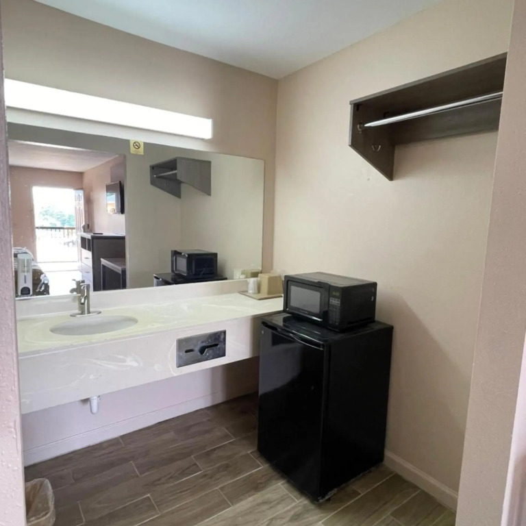 Garden Inn & Suites