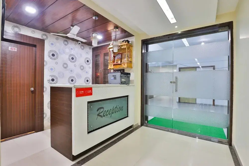 OYO 11985 Hotel Khushboo