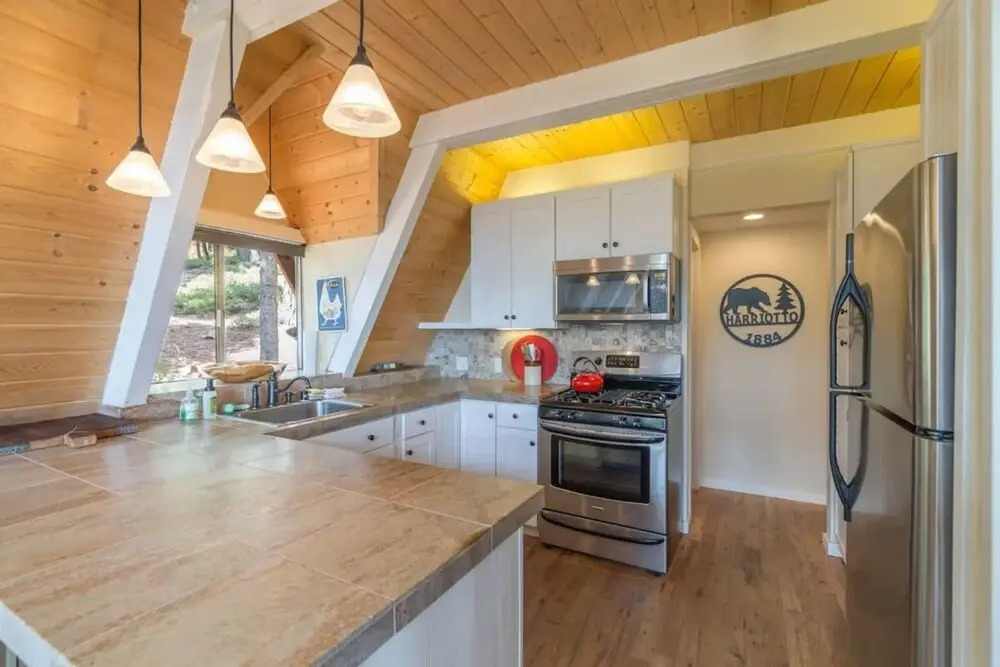 Mountaineer by Avantstay Classic A Frame w/ a Great View & Access To Lake Tahoe Park Association