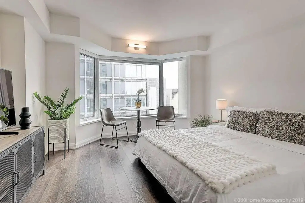 Instant Suites - Stunning Designer Studio in Yorkville