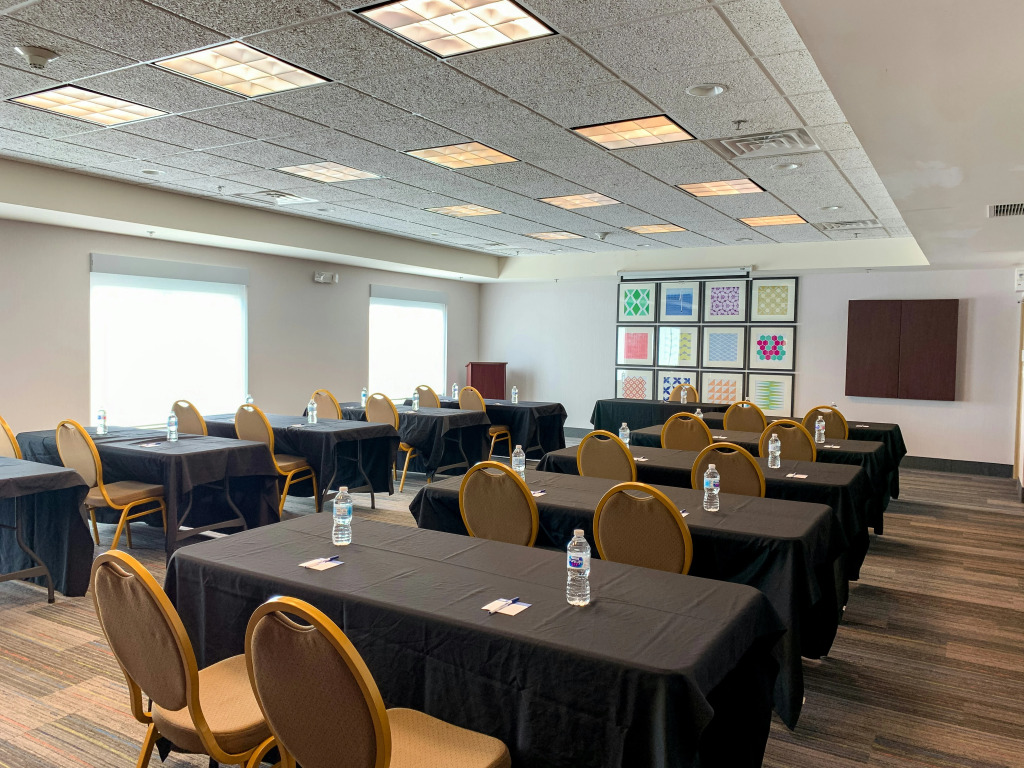 Holiday Inn Express & Suites Lexington Downtown Area-Keeneland by IHG