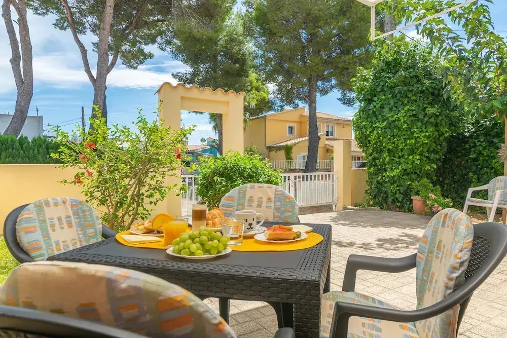 Bella in Alc dia With 3 Bedrooms and 2 Bathrooms