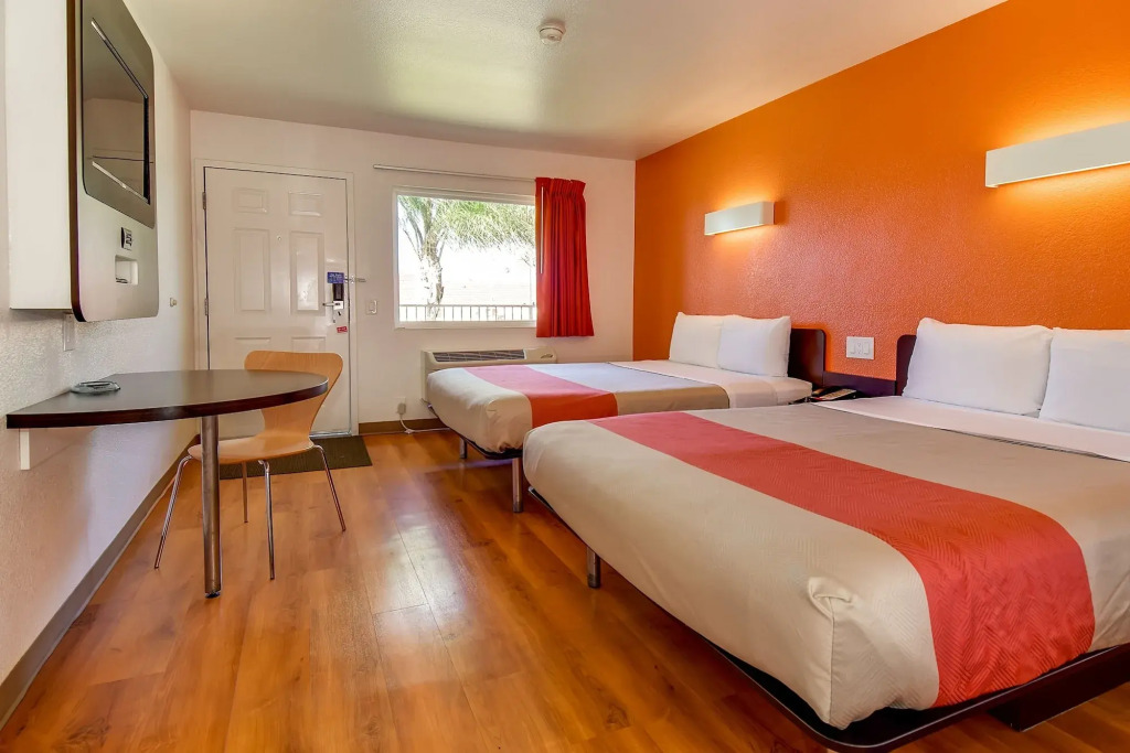 Motel 6 Riverside, CA - UCR East