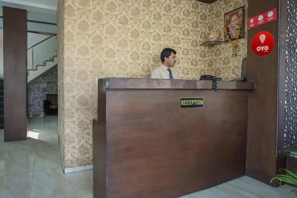OYO 5738 Hotel Lords Inn