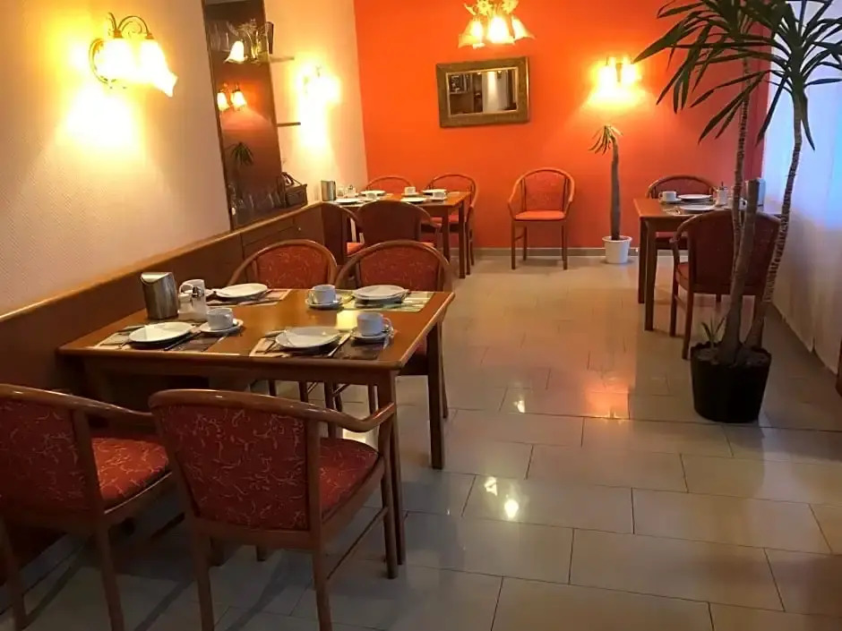 Isaak Miles Hotel