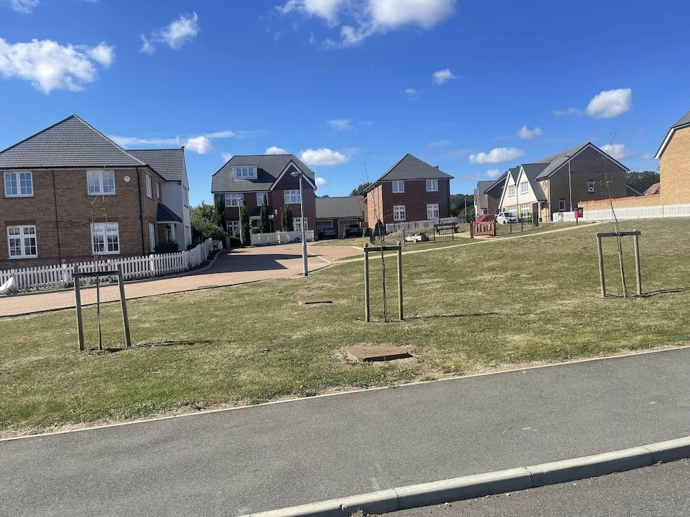 Modern-luxury 1bedroom-ensuitebathroom-garden-wifi