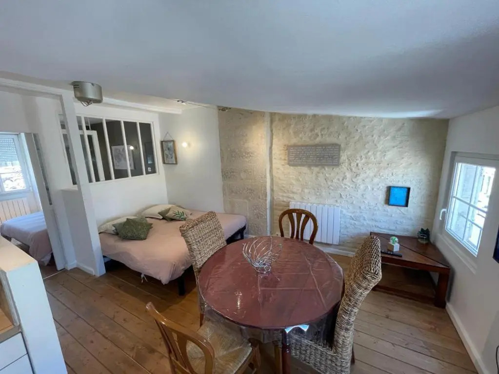 Lescale Niortaise - Centre-ville - 10mn Gare - WIFI - Netflix