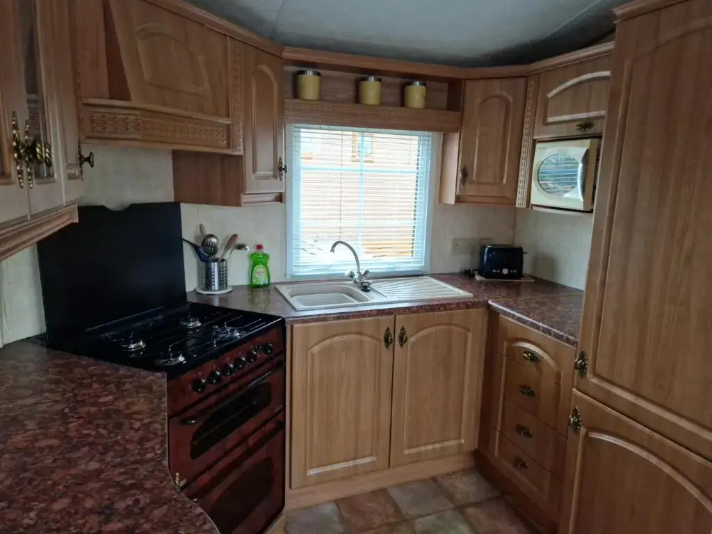 Caravan - Sleeps 4 - Pet Friendly - Parking