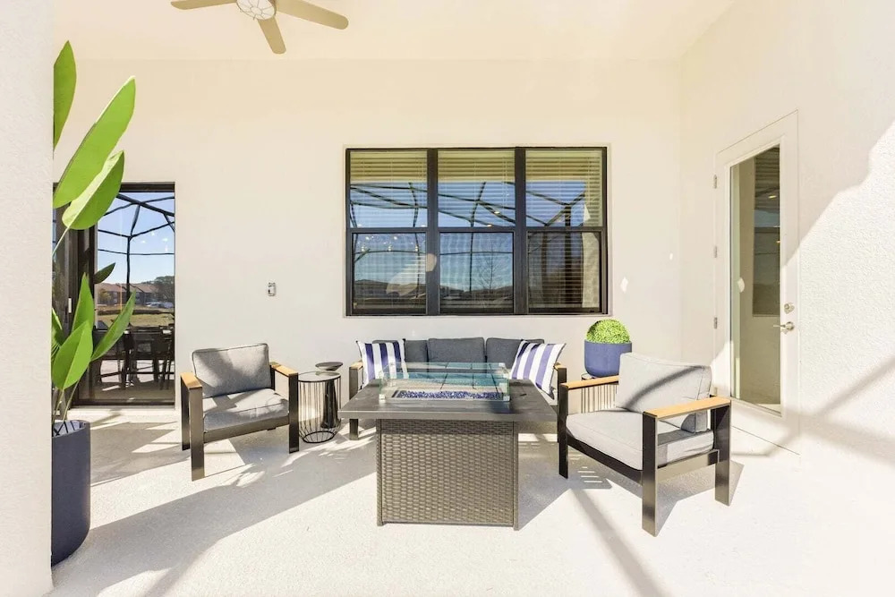 Paradisos Luxurious New Home w 15 Ensuites